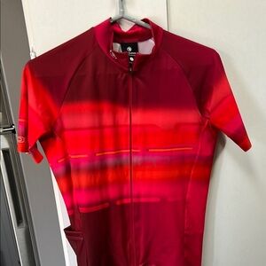 Endura Men Red and Pink Short Sleeve Tee with Gradient Design